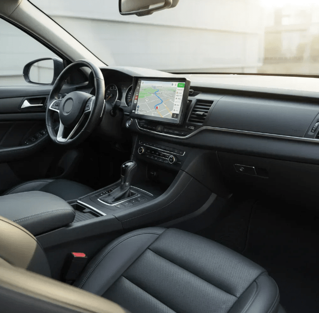 Autoradio 7" tactile de test-high tech avec Apple CarPlay, Android Auto, GPS et Bluetooth pour voiture.